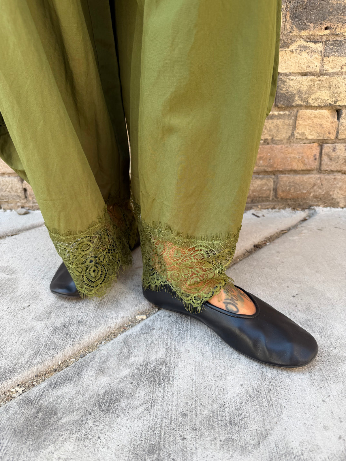 BALLOON LEG PANTS WITH DELICATE LACE
