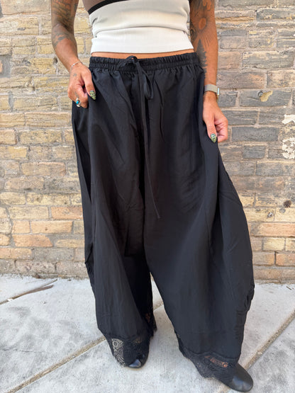 BALLOON LEG PANTS WITH DELICATE LACE