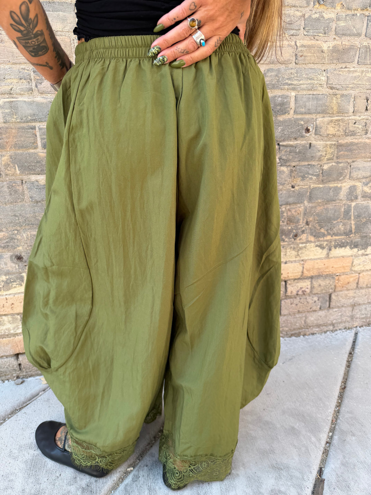 BALLOON LEG PANTS WITH DELICATE LACE
