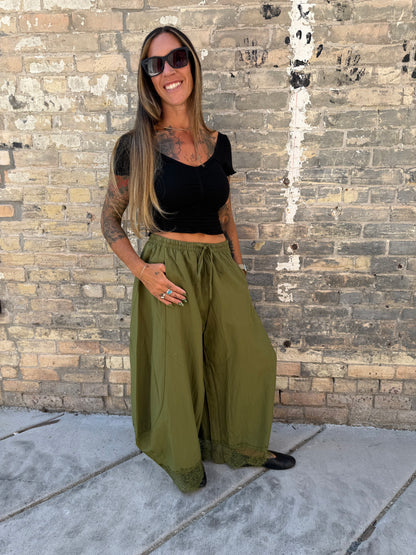 BALLOON LEG PANTS WITH DELICATE LACE